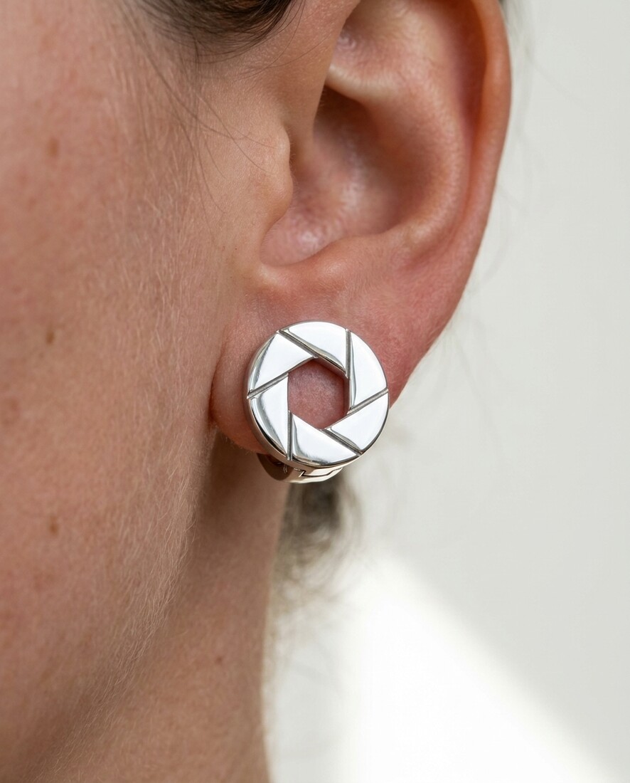Logo: Silver Stud